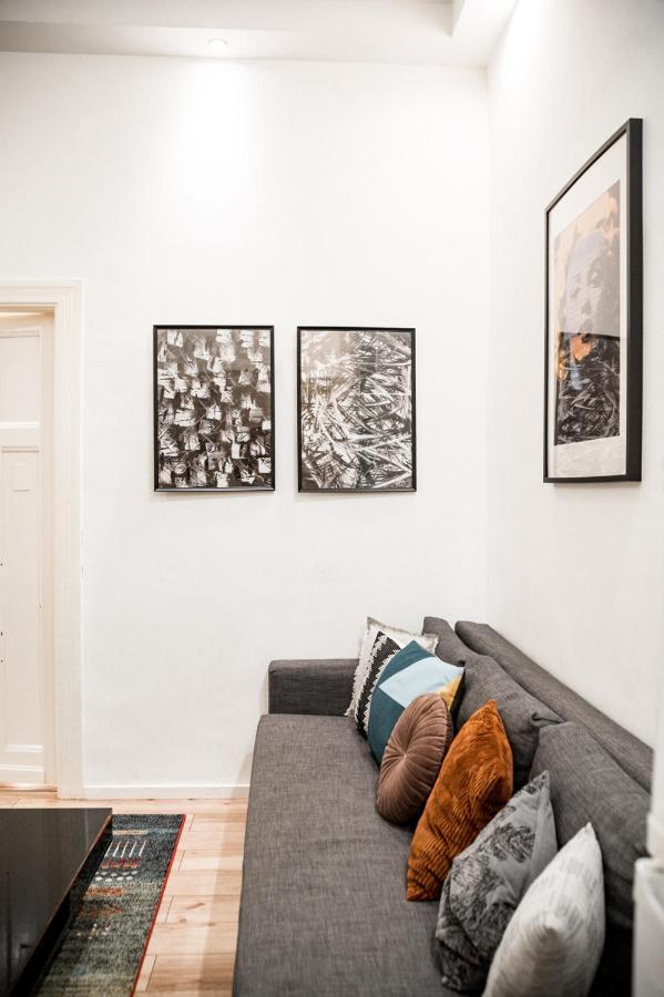 Stylish And Spacious ! Central Location Kazincy Netflix Budapest Exterior photo